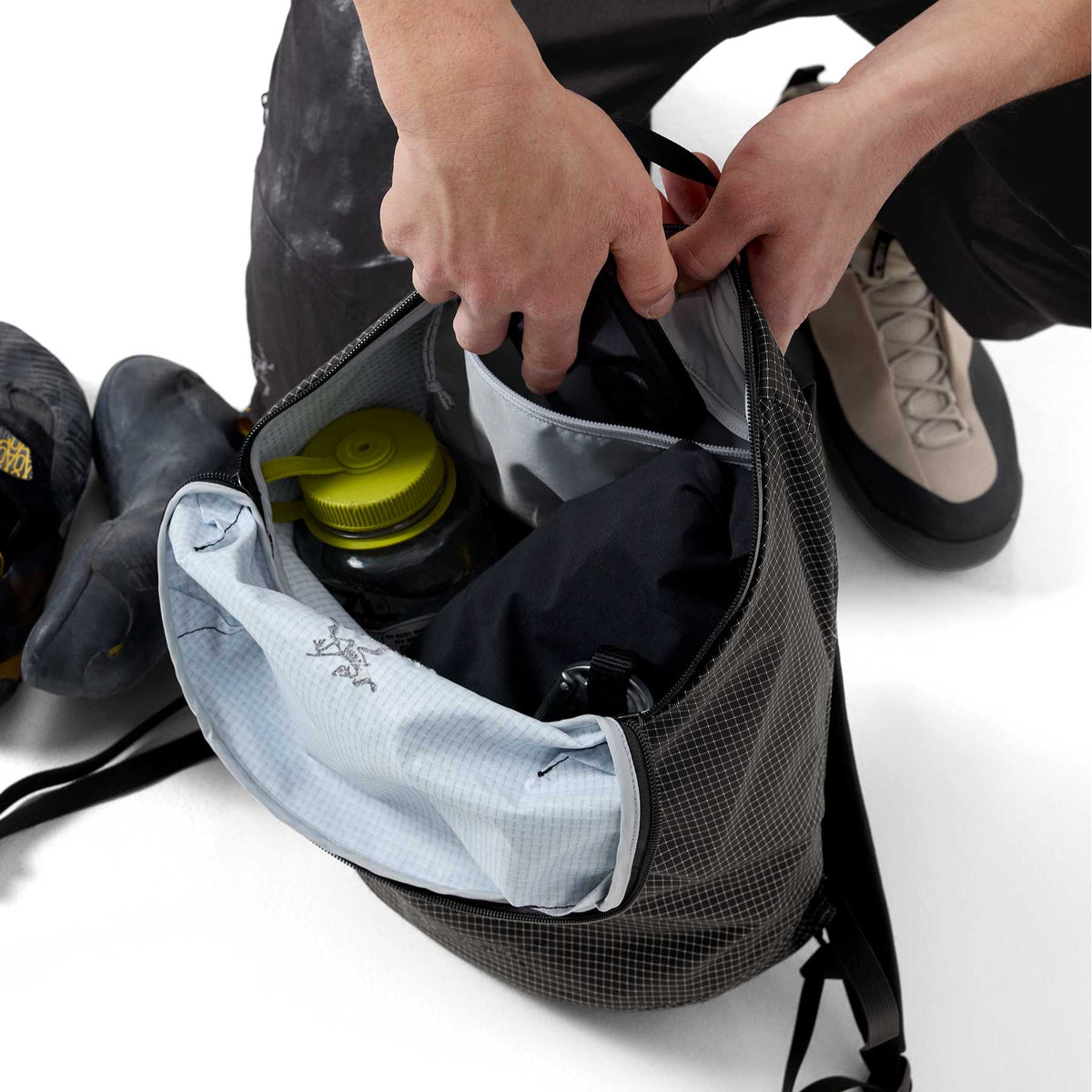 Arc'teryx Konseal 15 Backpack Black - 53 Degrees North