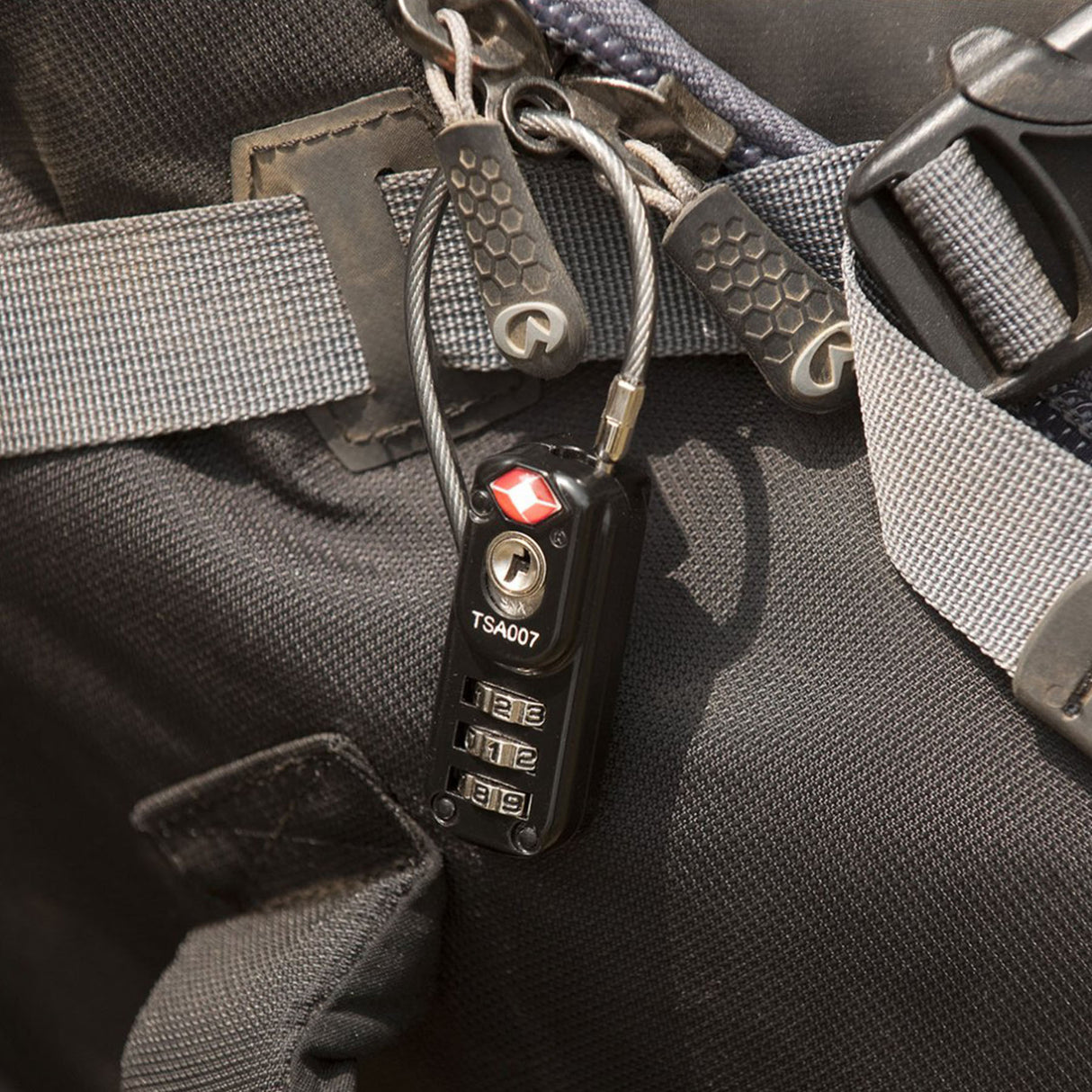 Lifeventure TSA Combination Zipper Lock Black - 53 Degrees North