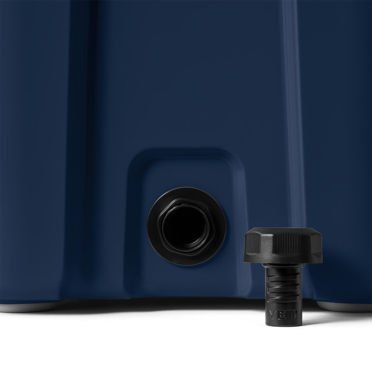 YETI Roadie 24 Cool Box Ridgeline-Rescue Red-Navy-King Crab Orange - 53 Degrees North