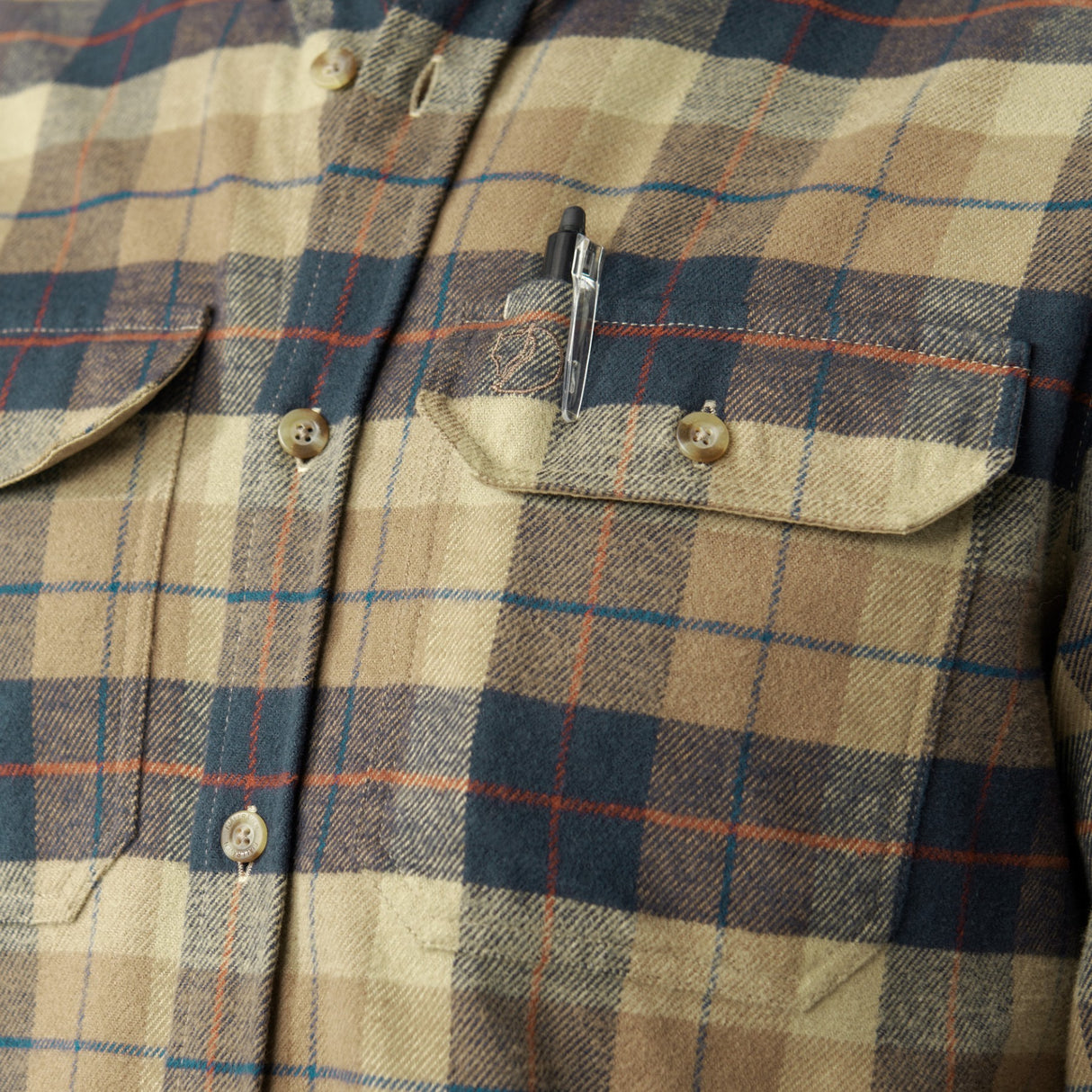 Fjällräven Men's Singi Heavy Flannel Shirt Dark Sand/Dark Navy / Small-Dark Sand/Dark Navy / Medium-Dark Sand/Dark Navy / Large-Dark Sand/Dark Navy / X-Large #- 53 Degrees North