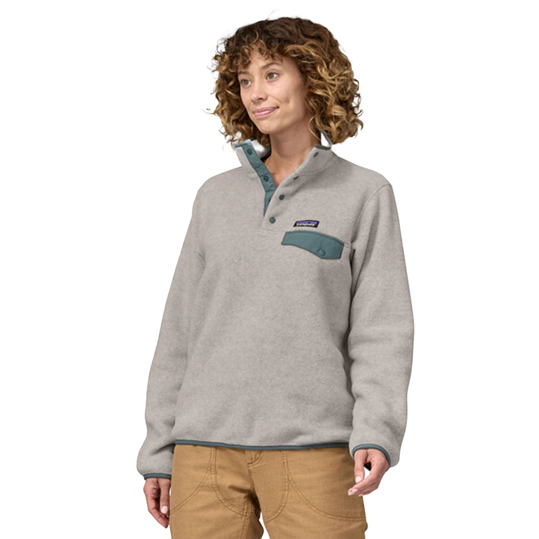 Patagonia Women's Lightweight Synch Snap-T Pullover #color_oatmeal-heather-with-nouveau-green