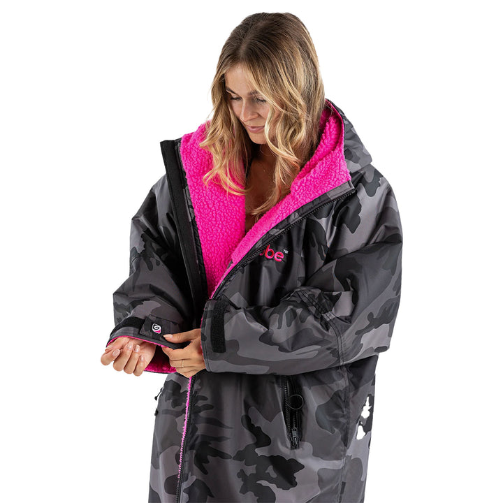 DryRobe Advance Long Sleeve #color_black-camo-pink