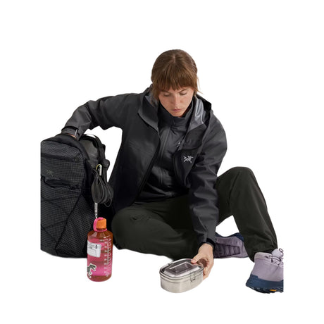 Arc'teryx Women's Beta GORE-TEX Jacket Black / Small - 53 Degrees North
