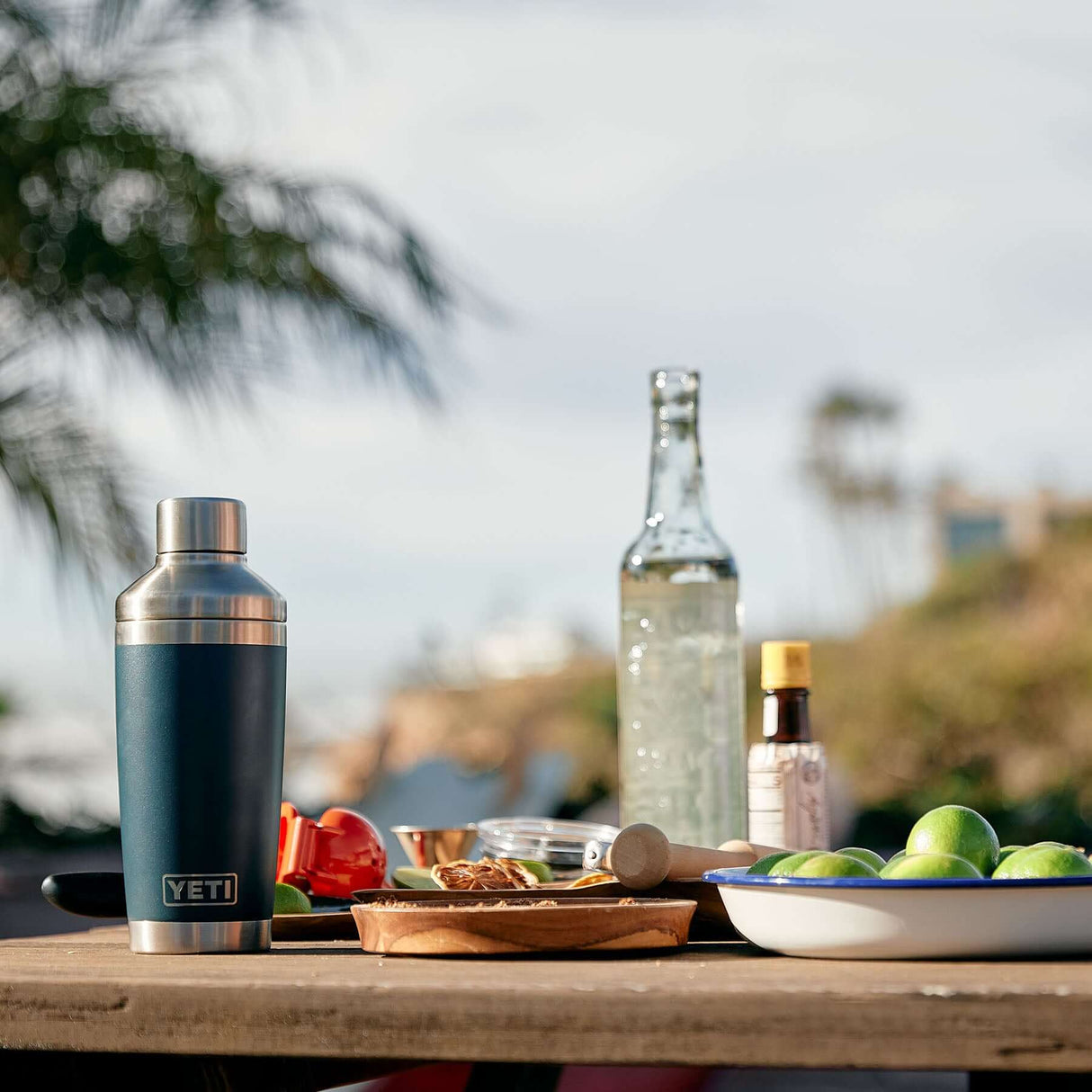 YETI Rambler 20oz (591 ml) Cocktail Shaker Navy-White-Tropical Pink - 53 Degrees North 