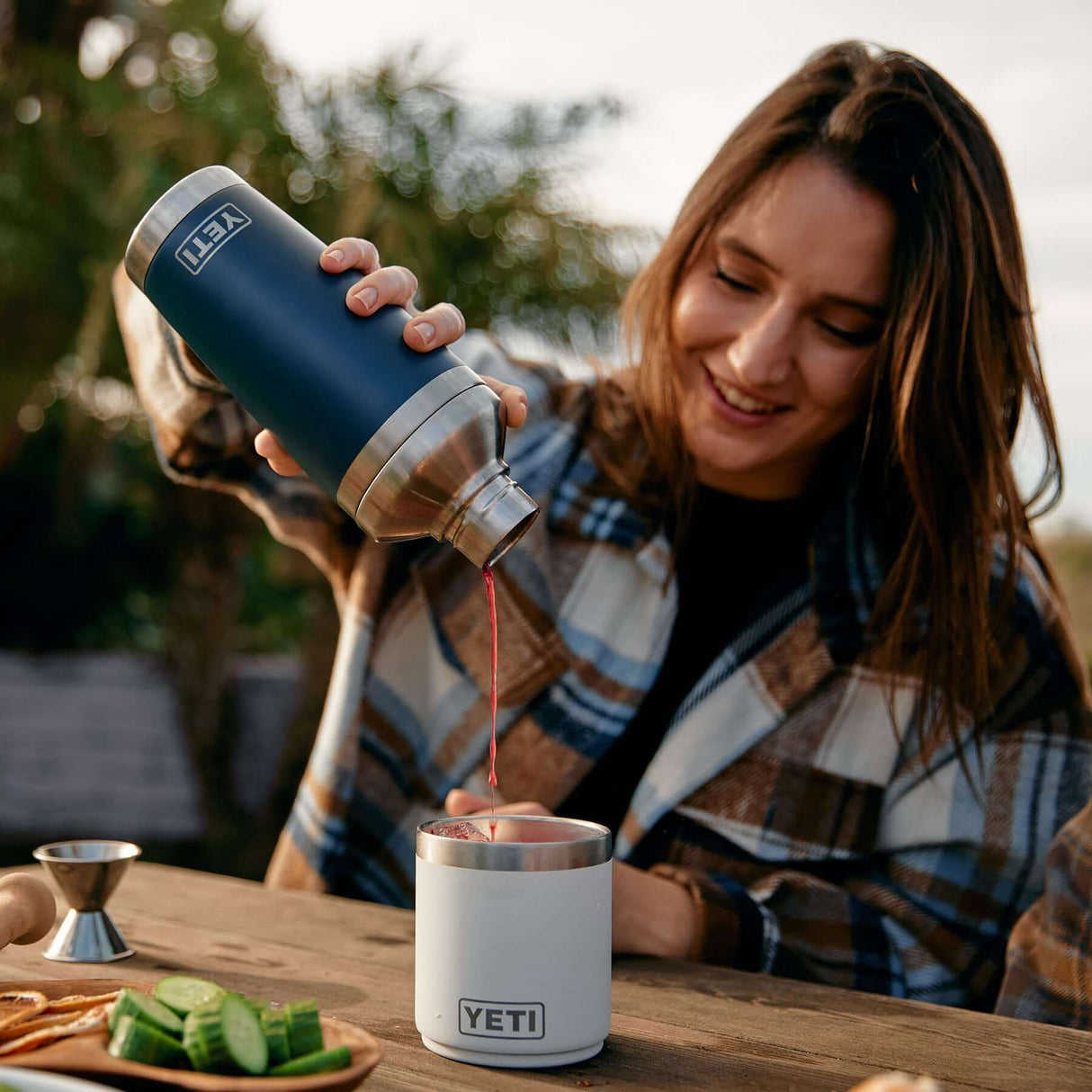 YETI Rambler 20oz (591 ml) Cocktail Shaker Navy-White-Tropical Pink - 53 Degrees North 