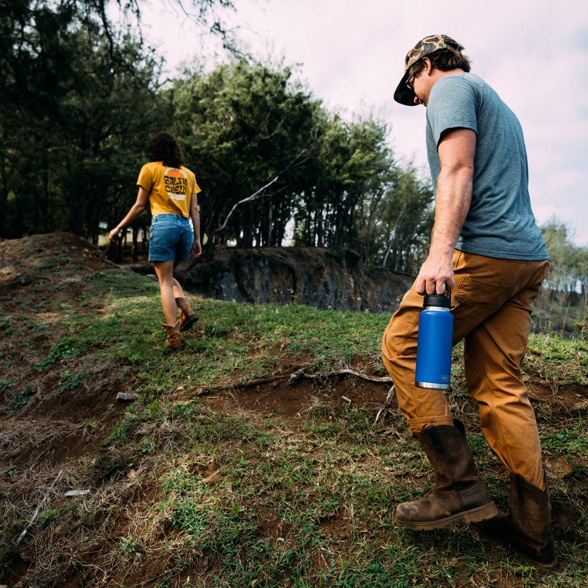 YETI Rambler 46 oz (1.4 L) Bottle with Chug Cap Black Forest Green-Tropical Pink-Rescue Red-Navy #- 53 Degrees North 