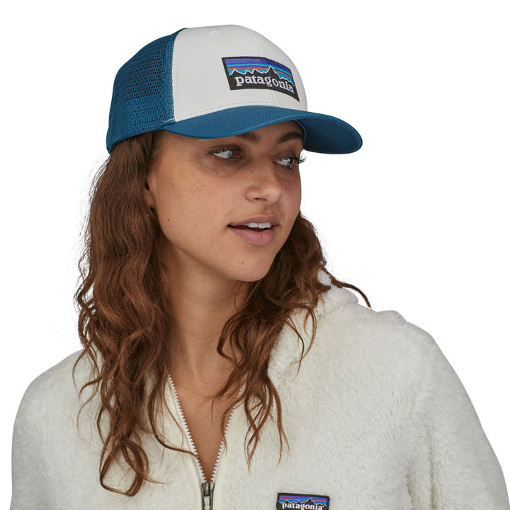 Patagonia P-6 Logo LoPro Trucker Hat #color_white-wavy-blue